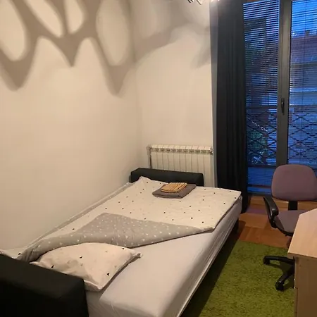 Debar Maalo Lux